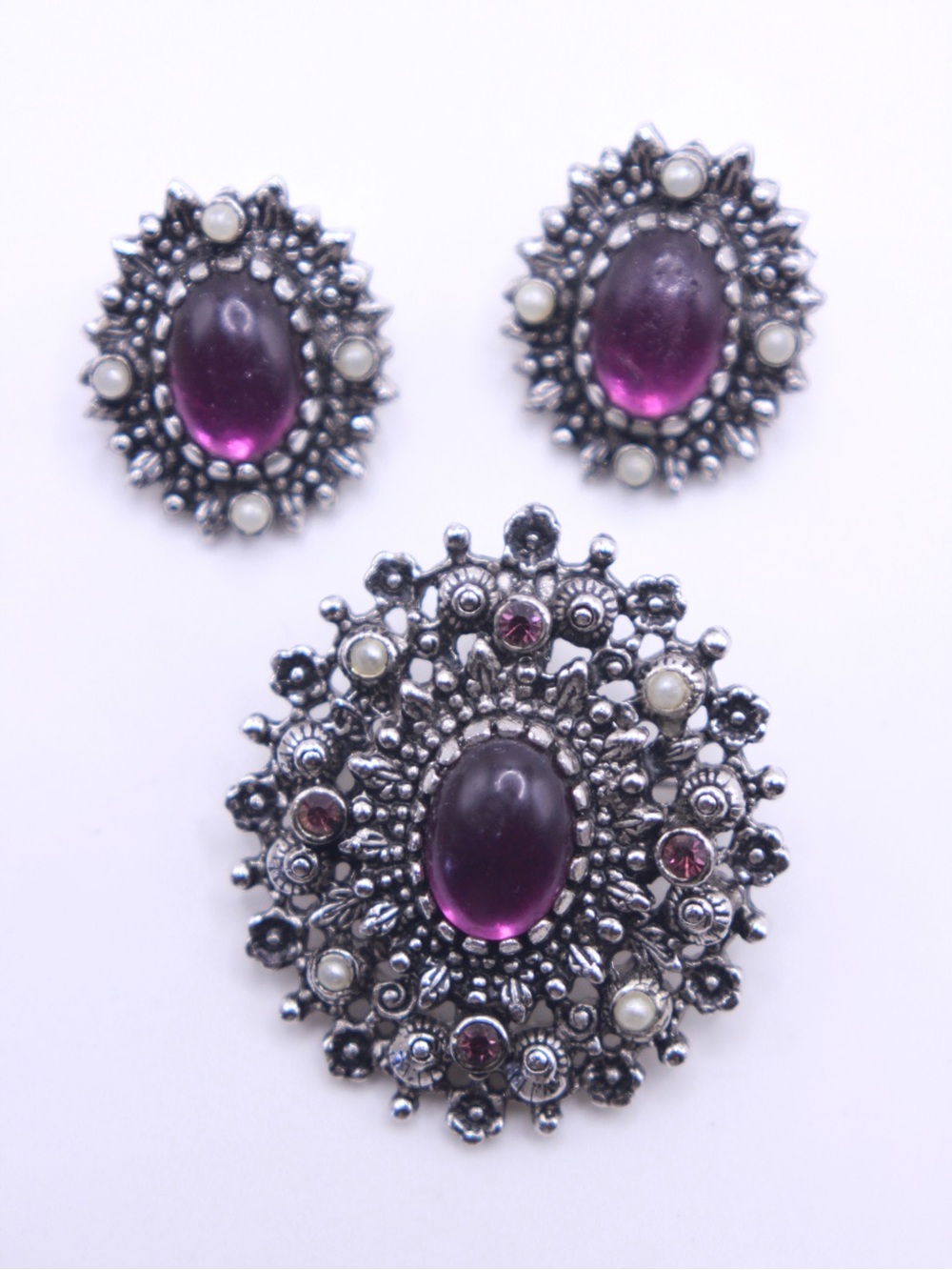 Sarah Coventry Catherine Purple & Silver Brooch and Clip-On Earrings